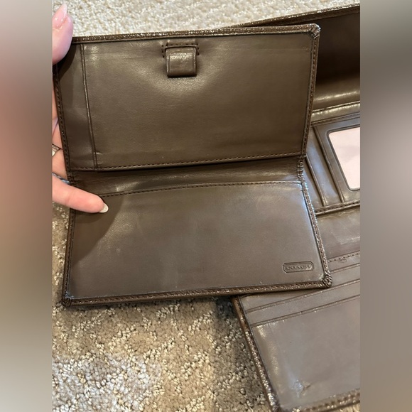 Coach Two Tone Brown Leather/Patent Leather Wallet w/ Checkbook Holder. - Picture 10 of 13